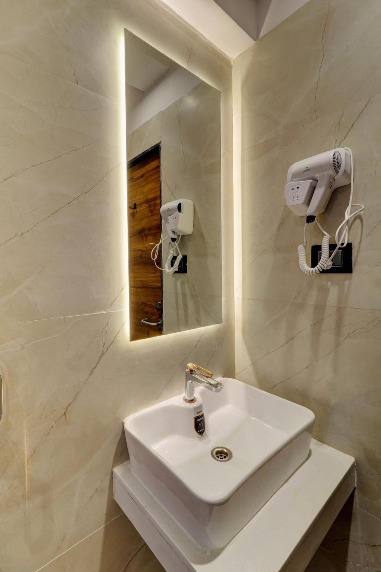 Home2 Studio Apartments Bombay Esterno foto