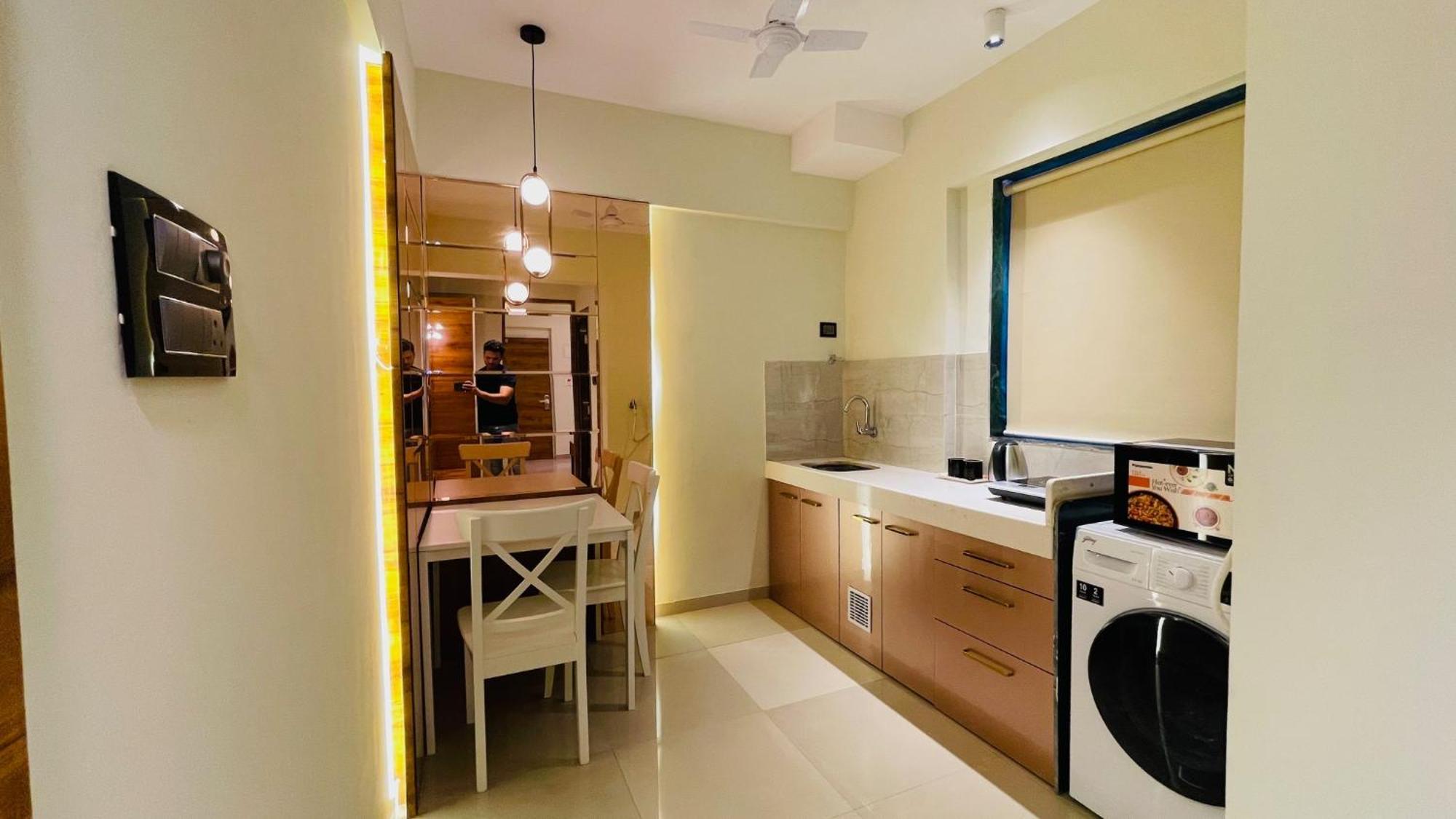 Home2 Studio Apartments Bombay Esterno foto