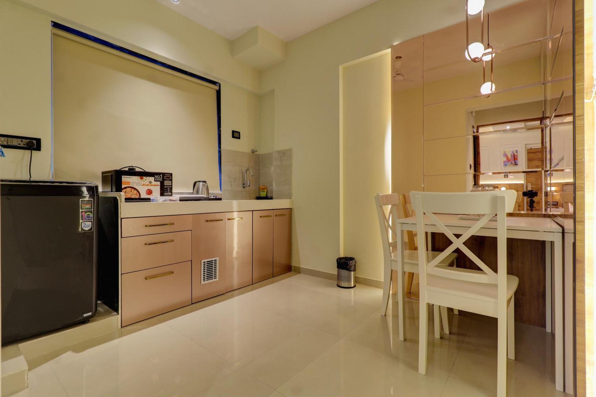Home2 Studio Apartments Bombay Esterno foto